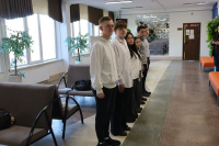 Торжественная церемония поднятия Государственного флага Российской Федерации и исполнения гимна